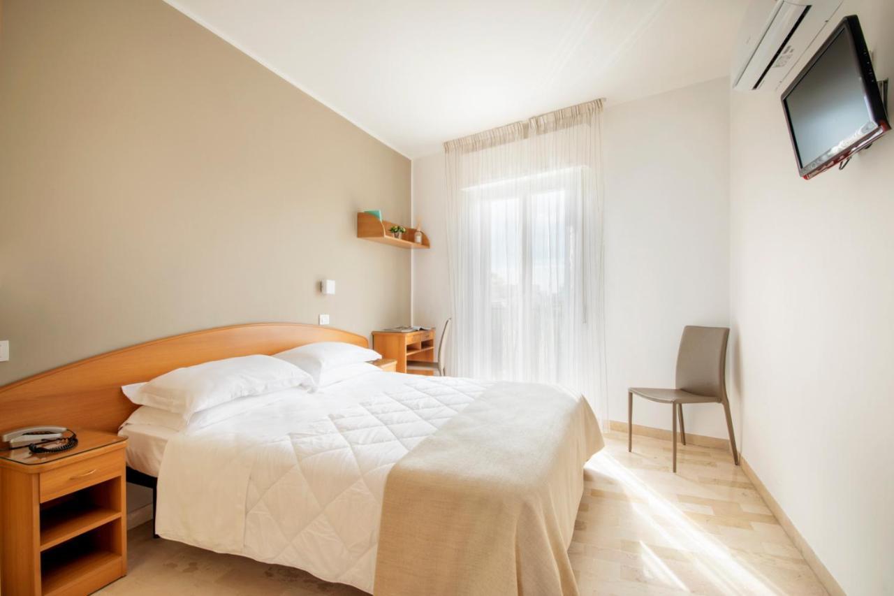 Hotel Bernard San Benedetto del Tronto Exterior photo