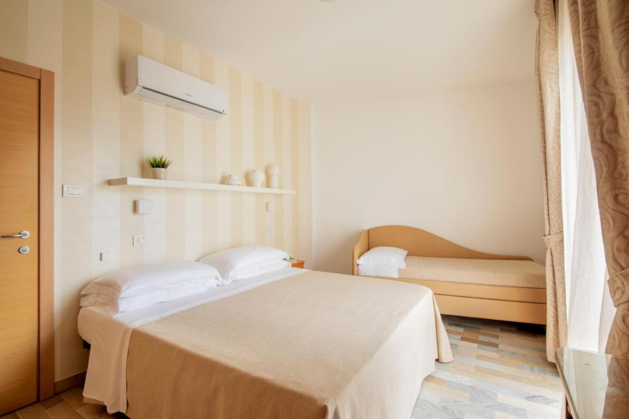 Hotel Bernard San Benedetto del Tronto Exterior photo