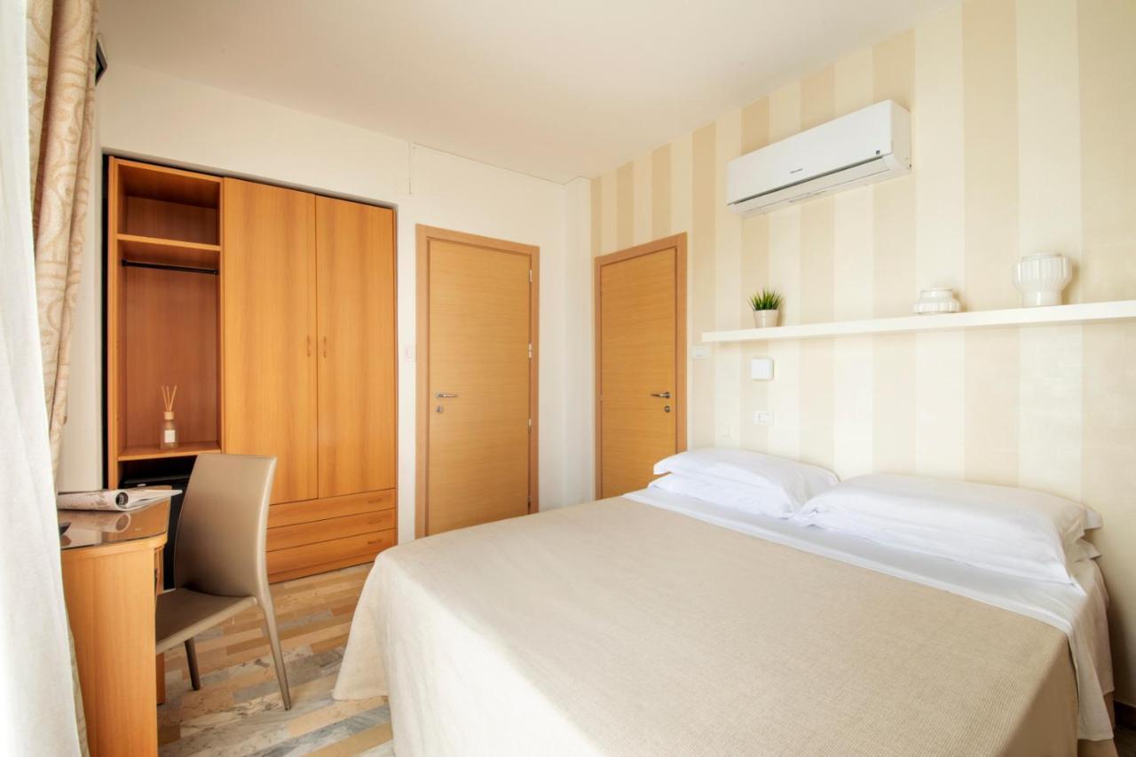 Hotel Bernard San Benedetto del Tronto Exterior photo