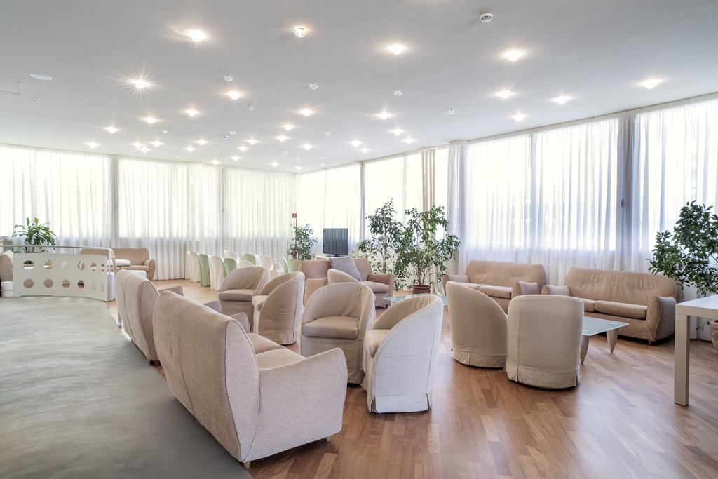 Hotel Bernard San Benedetto del Tronto Exterior photo
